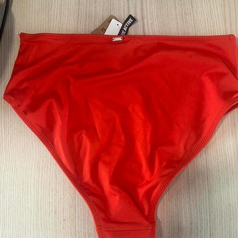 Victoria's Secret PINK Active High Waisted Bikini Bottoms Red Large NWT - Picture 2 of 3